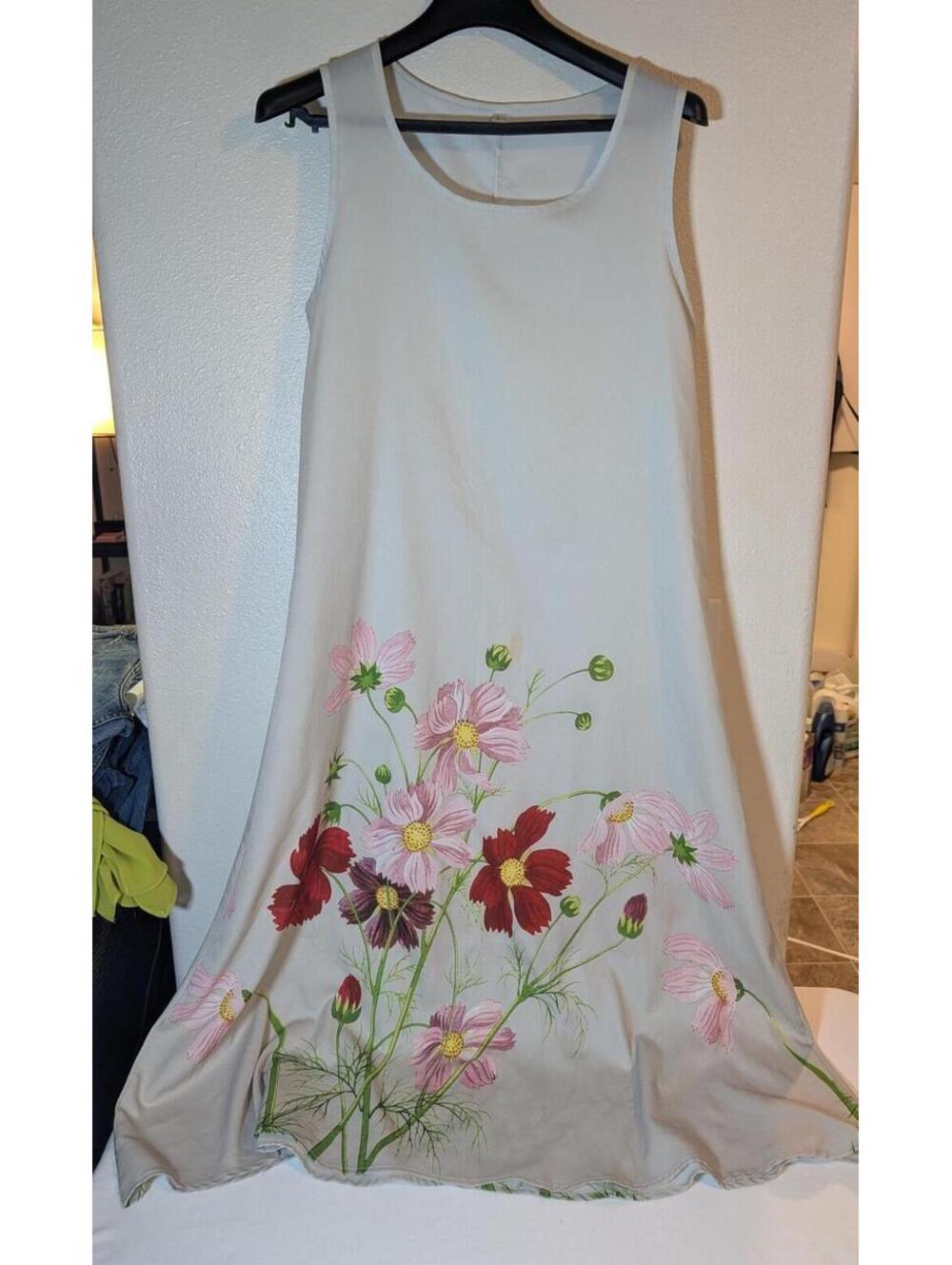 Women'sSize Large Cream Sleeveless Maxi Dress with Floral Hem
